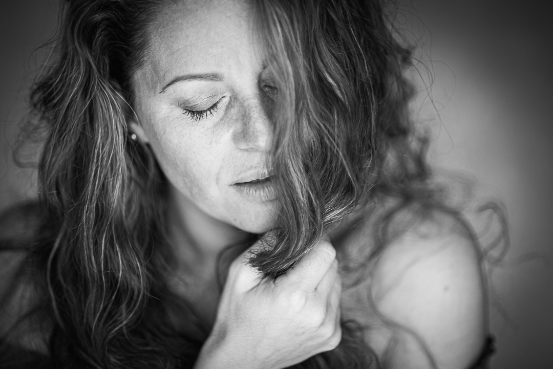 Schwarz-Weiß-Portrait von Jasmin Martinez