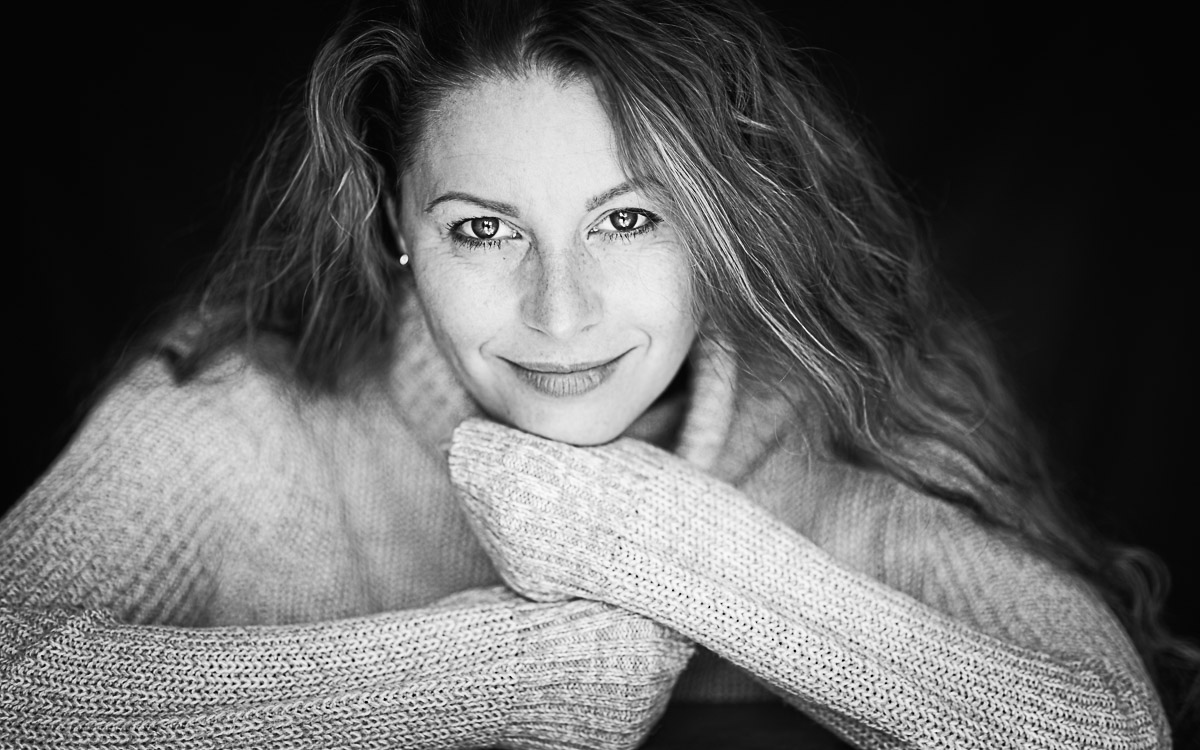 Schwarz-Weiß-Portrait von Jasmin Martinez